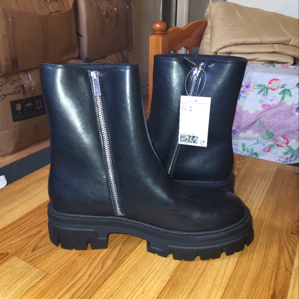 NEW with Tags H&M Chunky Chelsea Boots Women's Size 11